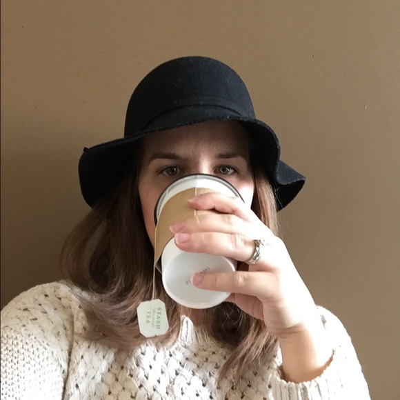 Meet your Posher, Marcelle - Picture 2 of 2