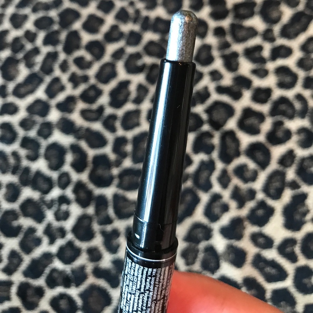 NYX glam shadow stick