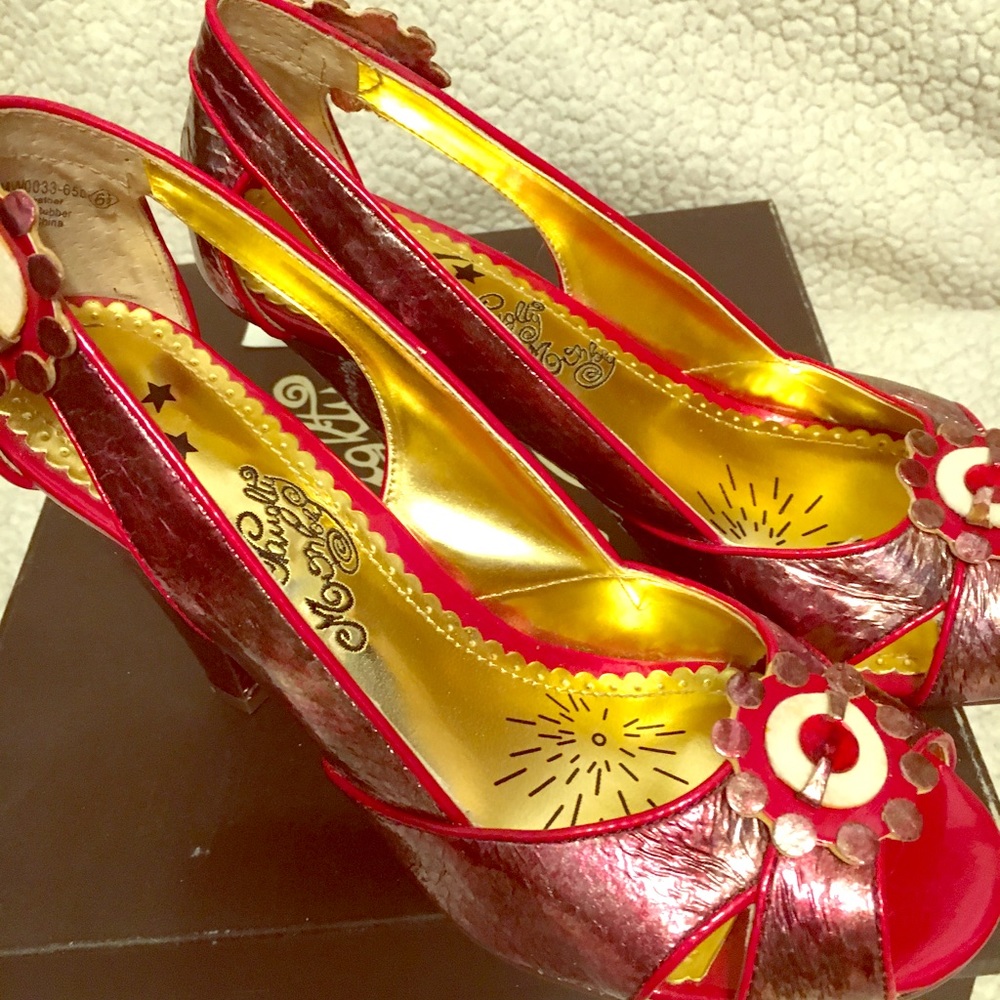 RARE Naughty Monkey Flower Child metallic pumps