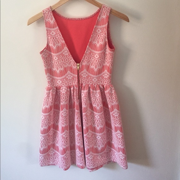 Love..ady Classy & flirty dress for all occasions - Picture 2 of 3