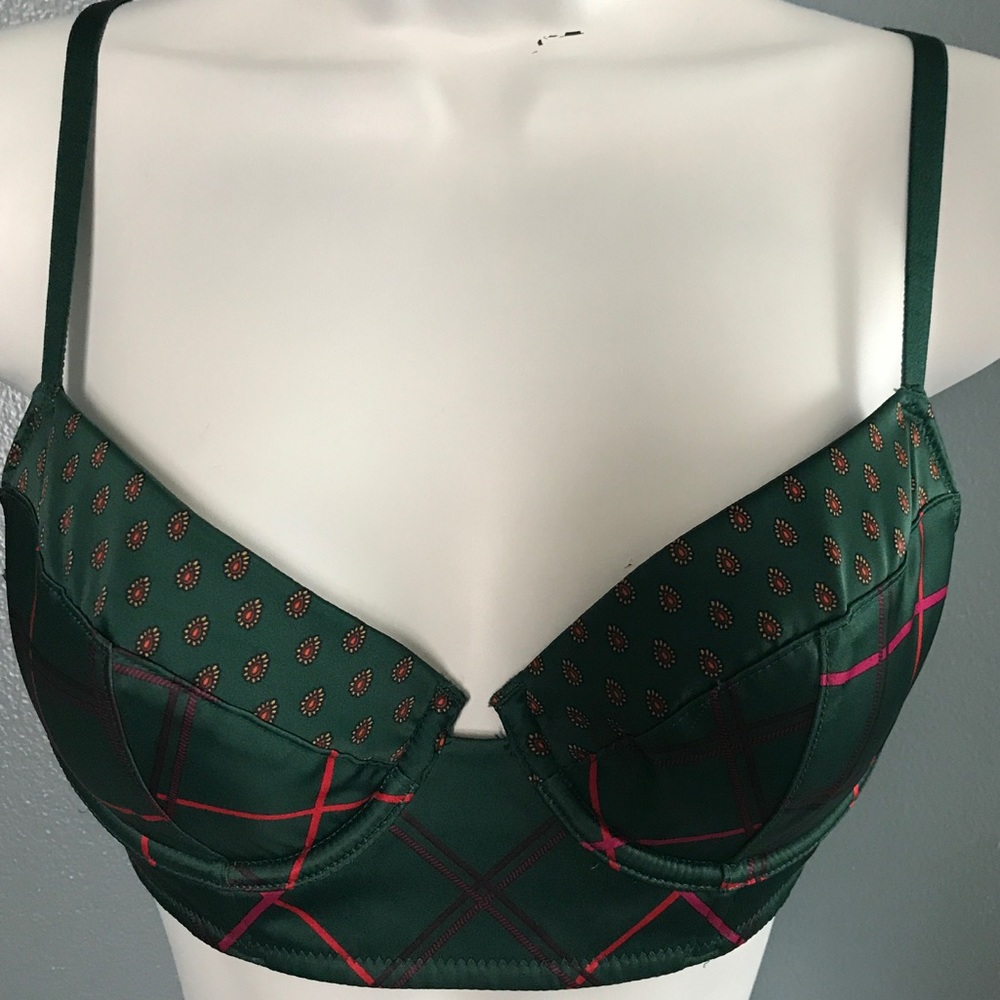 Victoria's Secret very sexy lined Demi  32C