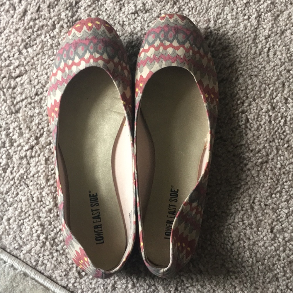 Patterned design shoes, size 7.5