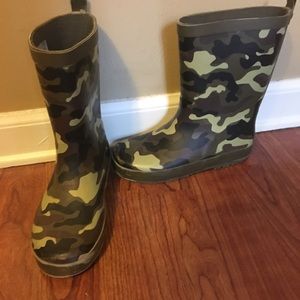 Camo rain boots
