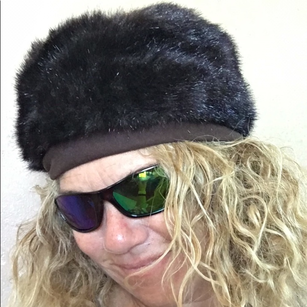 LAST CHAMCE! Vintage Faux(?) Fur hat