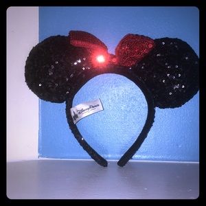 Gently worn Disney park Minnie Mouse head band