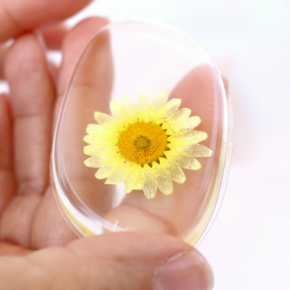 Flower Embedded Silicone Makeup Sponge Applicator