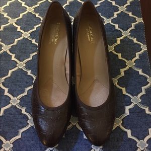 Naturalizer N5 almond toe block heel pump