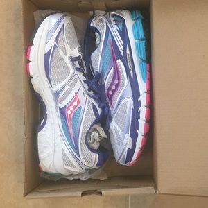 NWOT Saucony Guide 8 women's running shoes, 7W