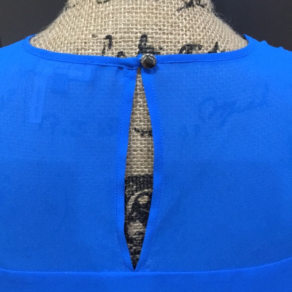 SALE🛎🛎 🆕 Vince Camuto electric sky top - Picture 5 of 6