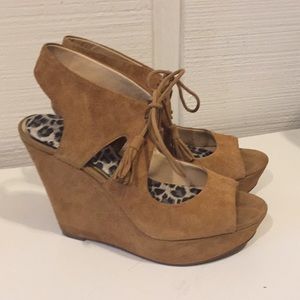 💛Jessica Simpson wedges with tassel laces💛