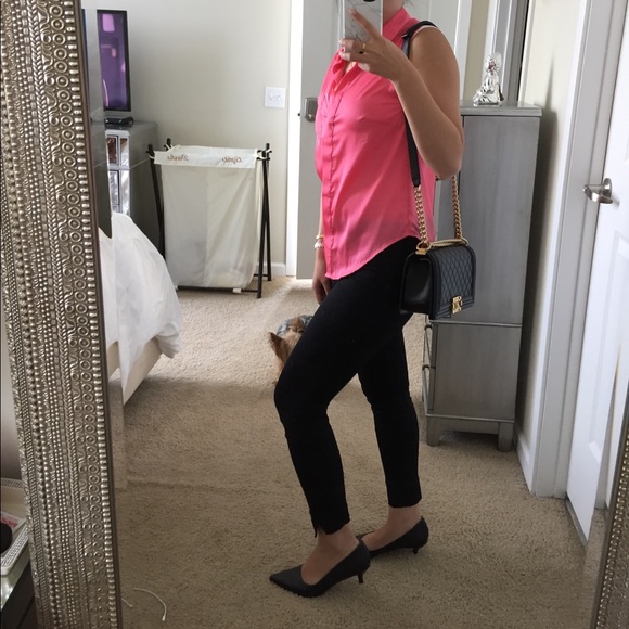 PINK SLEEVELESS Blouse - Picture 2 of 5