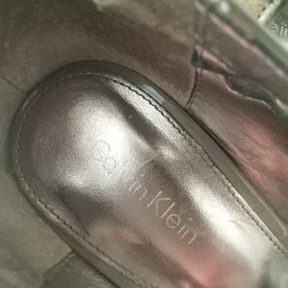 🔥CALVIN KLEIN🔥OLIVE PATENT HEELS - Picture 6 of 7