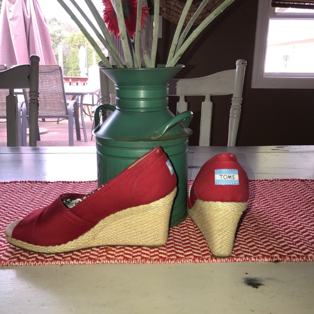 Toms open toe wedge