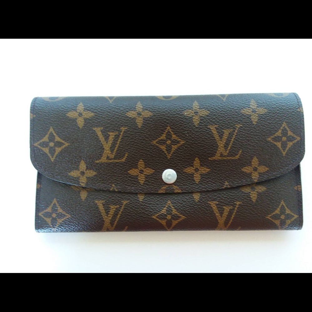 💯% Authentic Louis Vuitton Emile Wallet 💕
