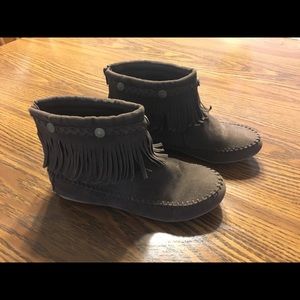 Brown fringe moccasin boot ( shoes of soul )