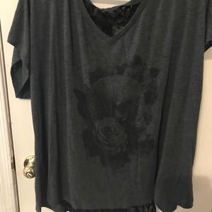 Torrid hi-lo skull print lace back shirt size 4
