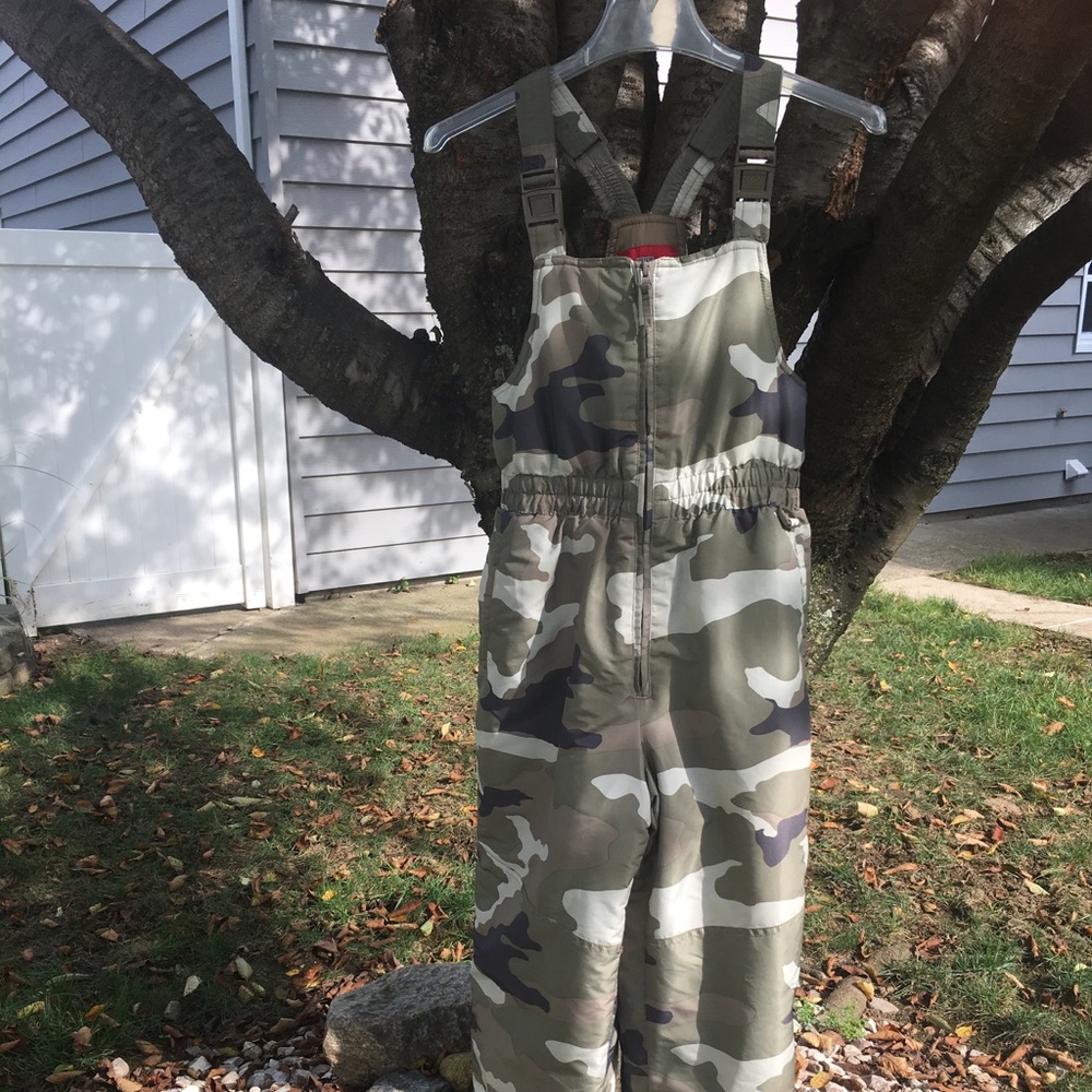 NWOT KIDS CAMO SNOWSUIT