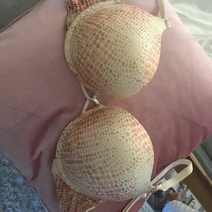 Victoria Secret Miraculous plunge Bra 36C