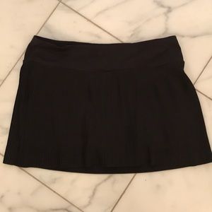 Black new without tags pleated Lululemon skirt