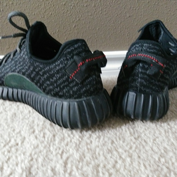 Yeezy Boost Pirate Blacks - Picture 2 of 3