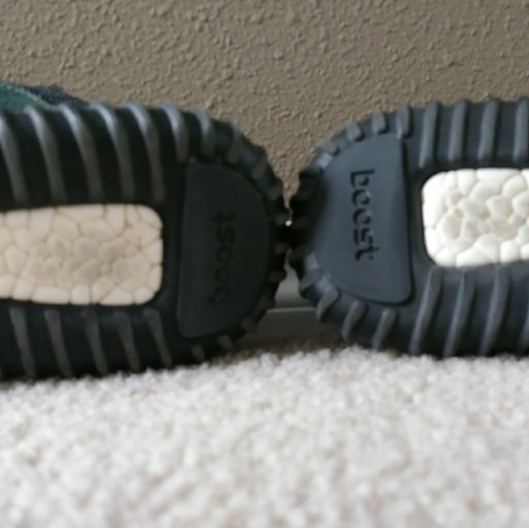 Yeezy Boost Pirate Blacks - Picture 3 of 3