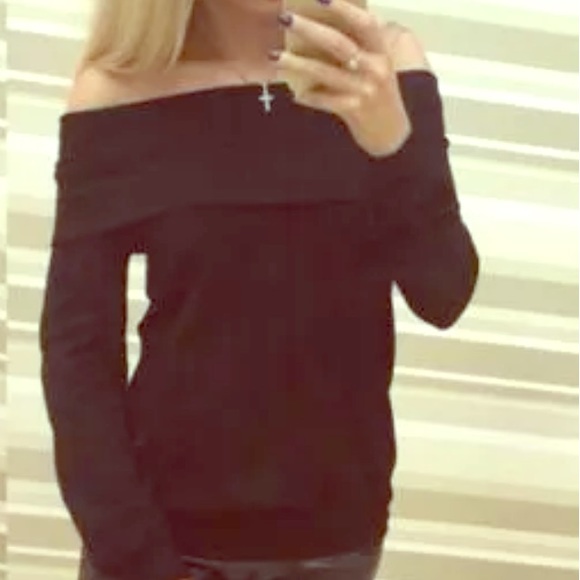 Soft and Feminine Off The Shoulders Top - Picture 2 of 2