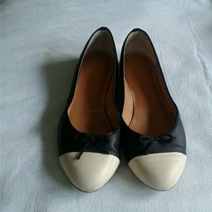 Sold🚫🚫🚫🚫 shoes woman size 7.5 cream & black