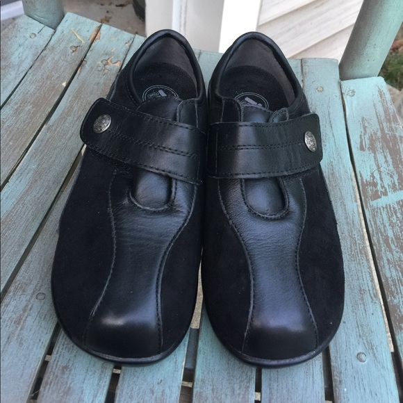 propet velcro shoes