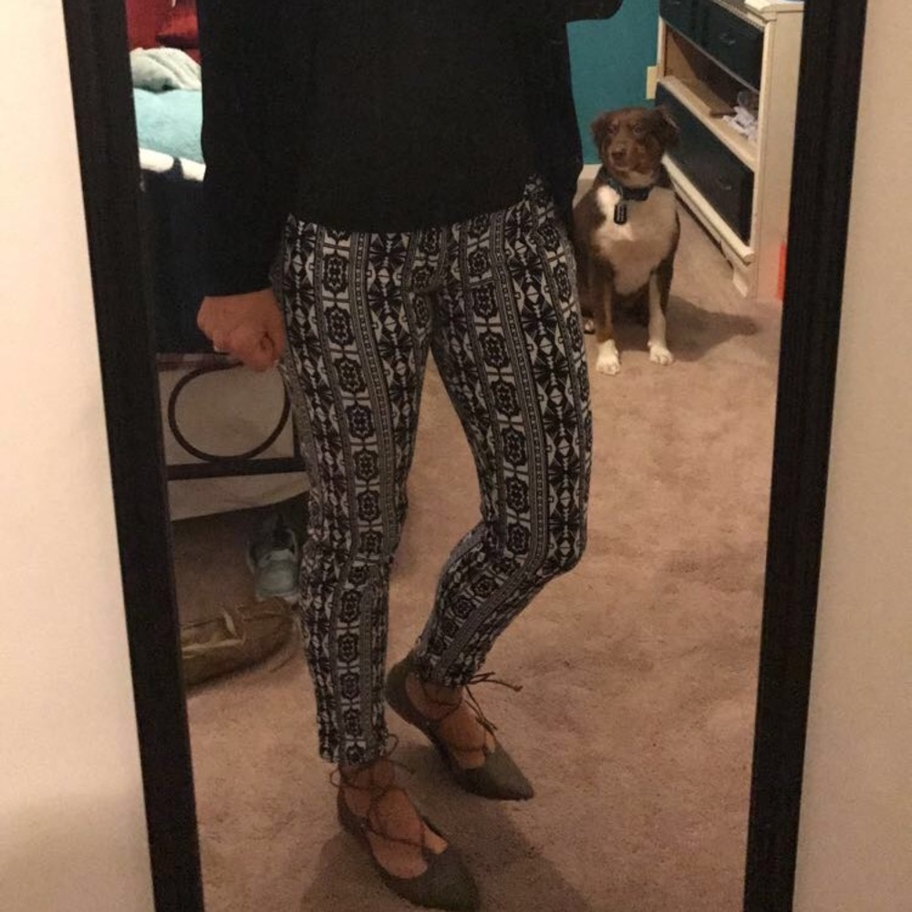 Black and white tribal print skinny pants