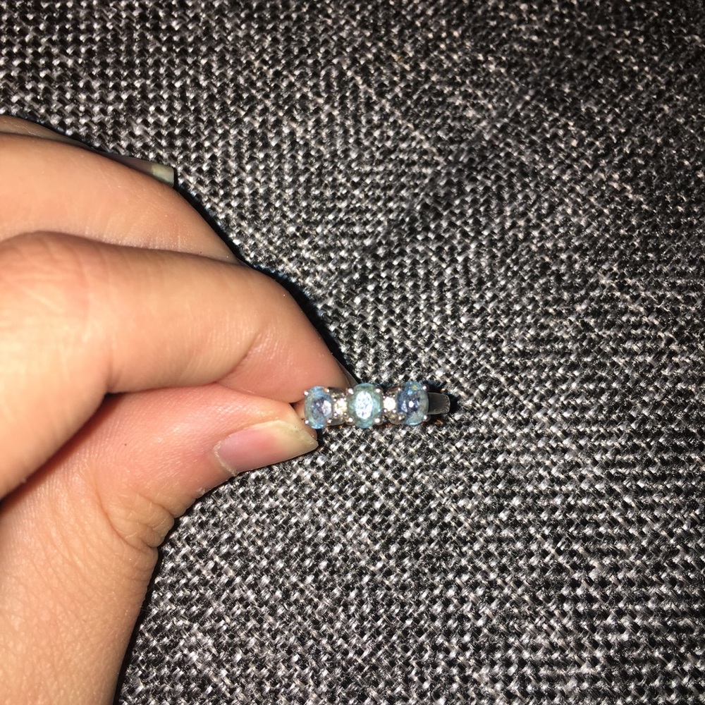 14K Gold Aquamarine 3 stone ring w/ two diamonds - Picture 3 of 7