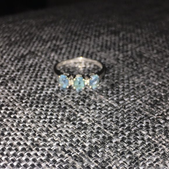 Jewelry - 14K Gold Aquamarine 3 stone ring w/ two diamonds