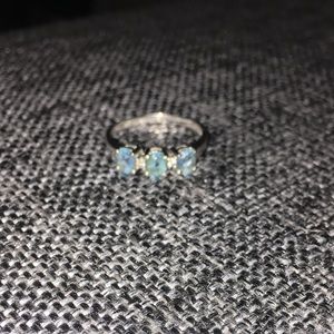 14K Gold Aquamarine 3 stone ring w/ two diamonds