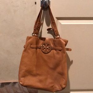 Beautiful tan leather Tory Burch handbag!