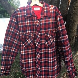 NWOT QUILTED FLANNEL FLANNEL MENS SHIRT.