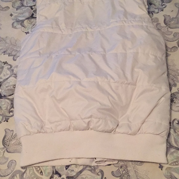 Lacoste puffer vest - Picture 4 of 5