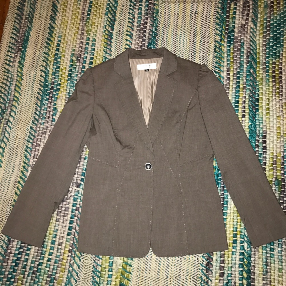 Tahari by Arthur S. Levine Grey Pants Suit Set
