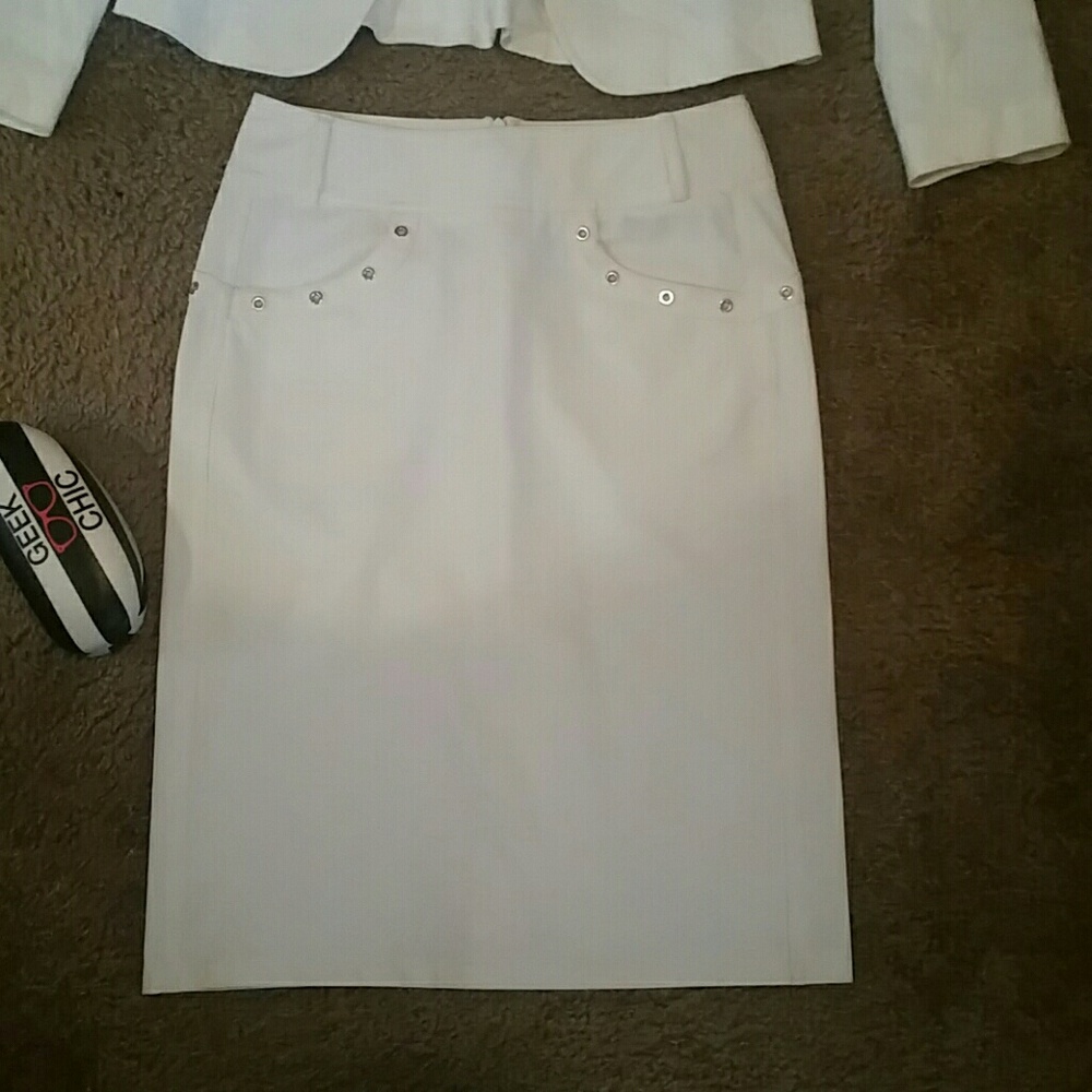 NWT  "White Pencil Skirt" Size 6