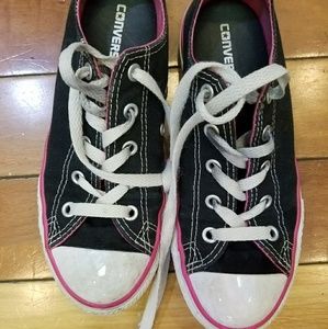 Girls size 2 converse allstars sneakers
