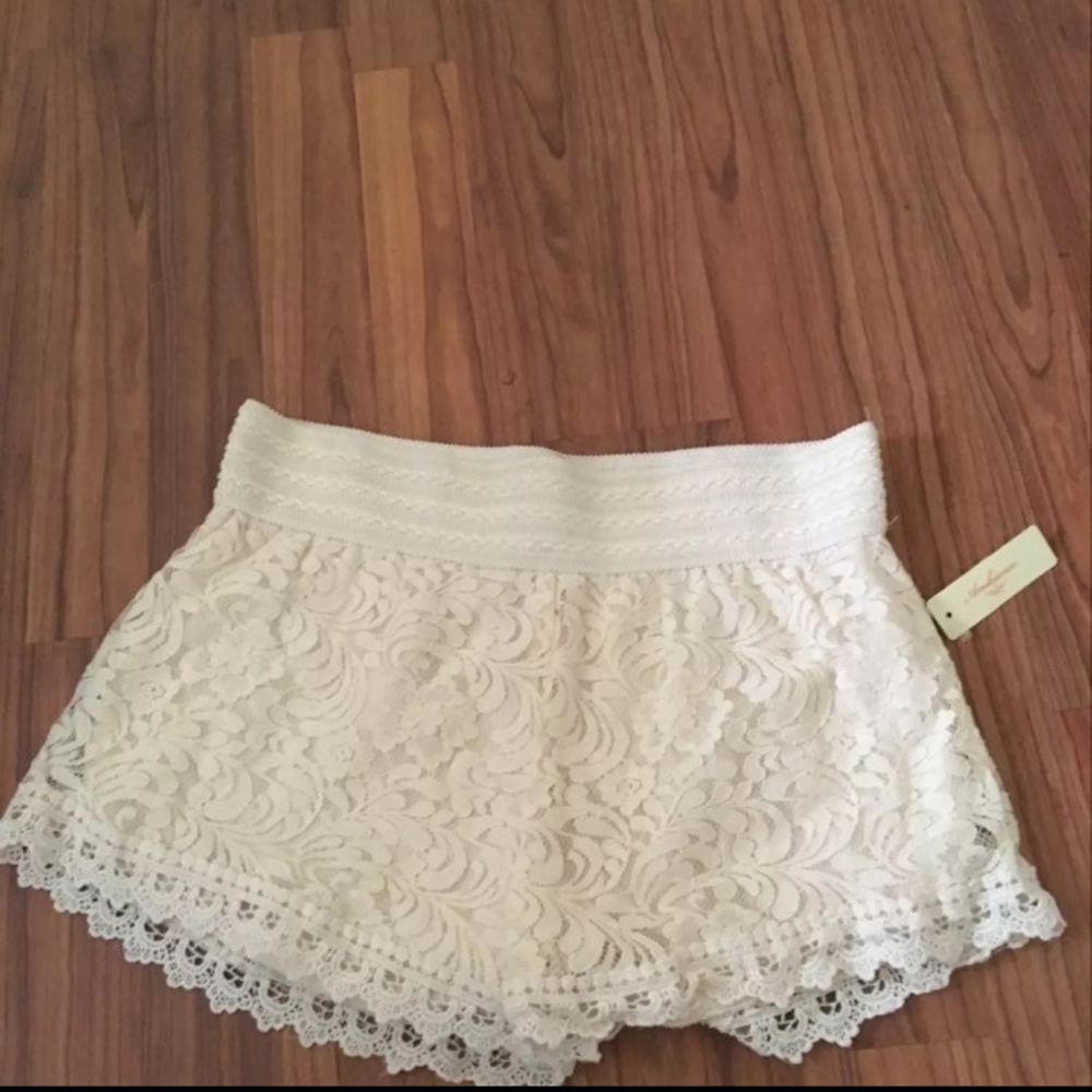 New lace shorts M-L