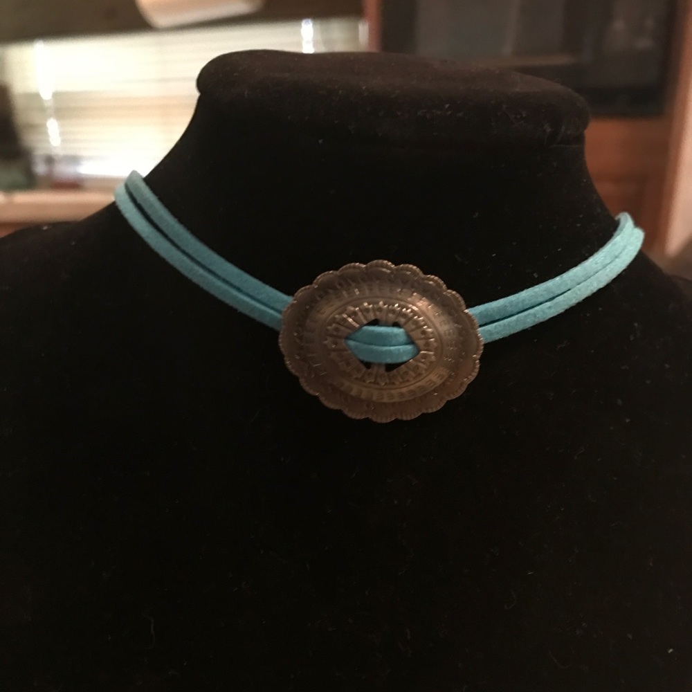 Choker necklace
