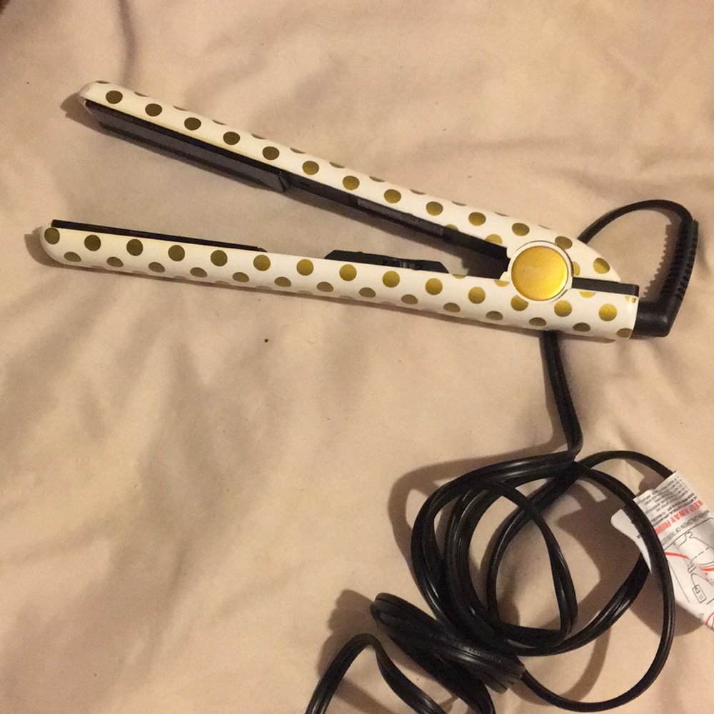 ❌❌❌Hair Straightener Revive Beauty❌❌❌ SOLD