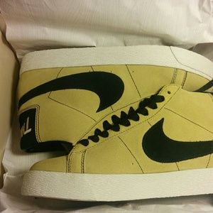 Nike Blazer Sb  Vegas gold and black THRASHER sz 8