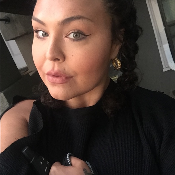 Meet your Posher, Iris - Picture 4 of 7