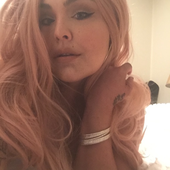 Meet your Posher, Iris - Picture 7 of 7