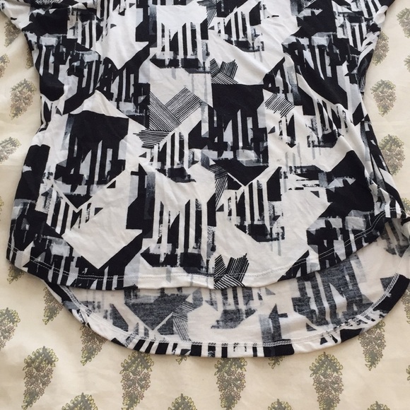 Open Shoulder Short-Sleeve - Picture 4 of 4