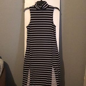 Turtle neck hi slit dress like new size large
