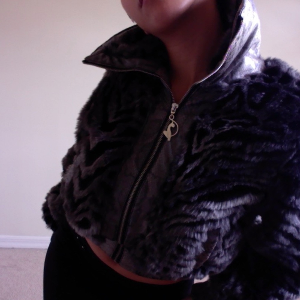 VINTAGE FAUX FUR CROPPED COAT LIKE NEW GORGEOUS - Picture 5 of 5
