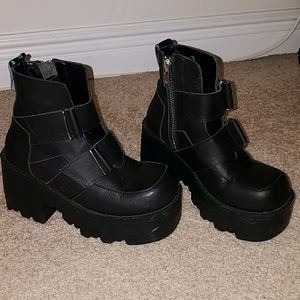 Unif zip up platform boots