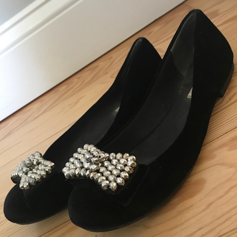 Vera Wang black velvet flats