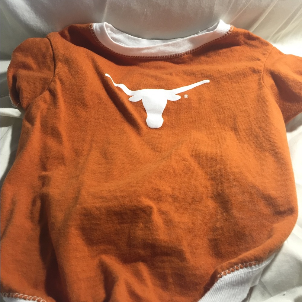 Size medium dog Longhorns tee! Hook'em!